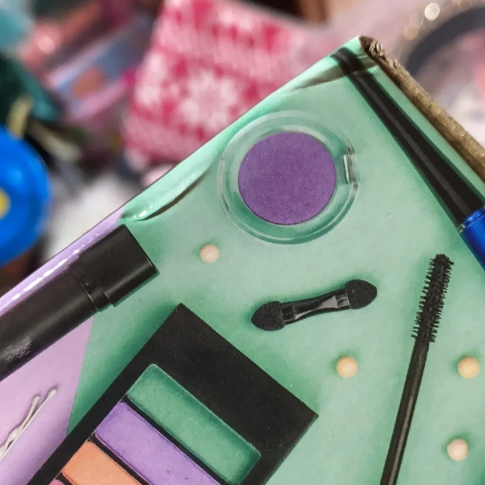 4 for $40🤍Makeup organizer acrylic/ daisy pattern